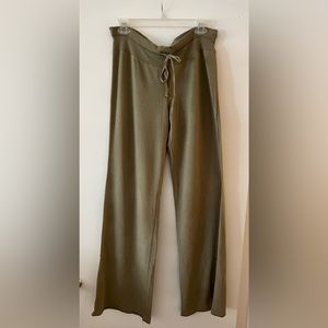 Splendid drawstring bell bottom pants. Size Large